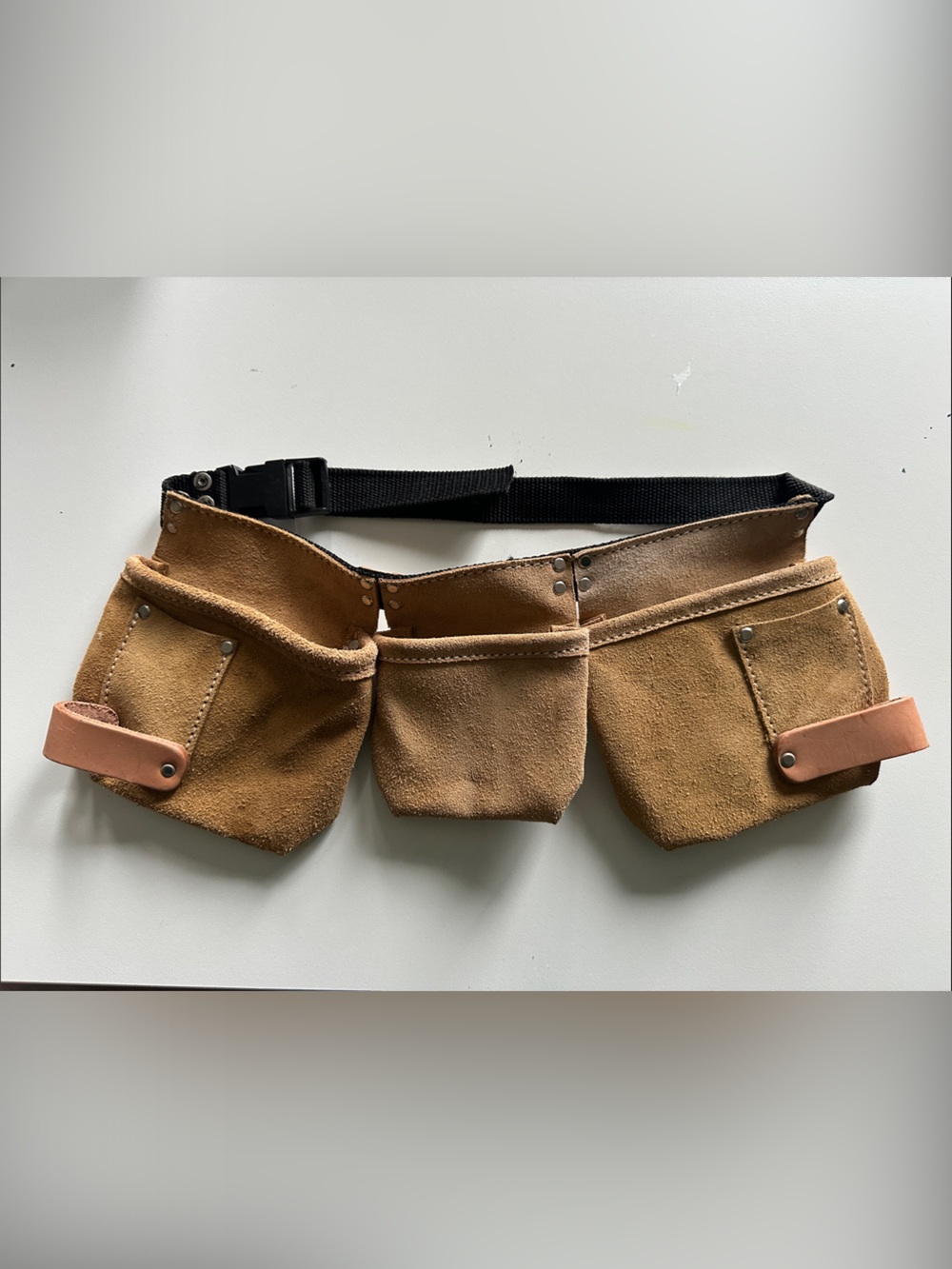 Like new Children’s Leather Tool Waist Pouch Belt - Brown